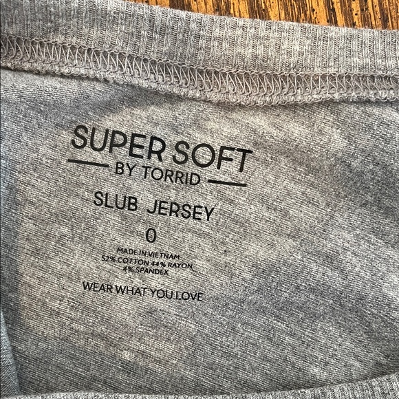 NWT Torrid Aspen Classic Fit Super Soft Slub Crew Neck Long Sleeve Tee 0 Large - Picture 4 of 6